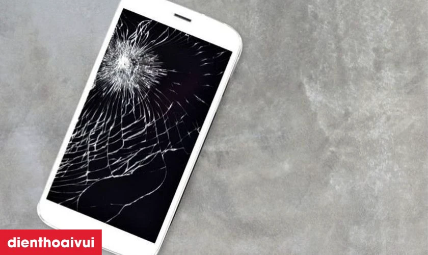 Nứt vỡ màn hình là dấu hiệu cần thay ép kính mới